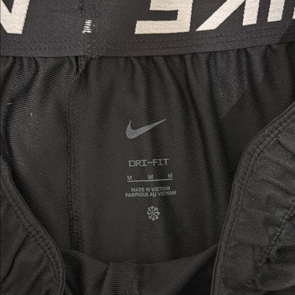 Nike Dry-Fit Women’s Black Basketball Shorts Size Medium - Picture 2 of 7